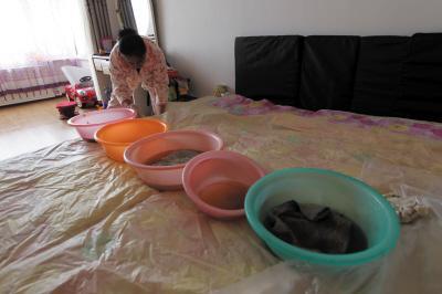 旌德楼上漏水，住户失联，小区没物管，业主维权难！律师来支招……